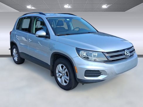 Used 2017 Volkswagen Tiguan S image 6