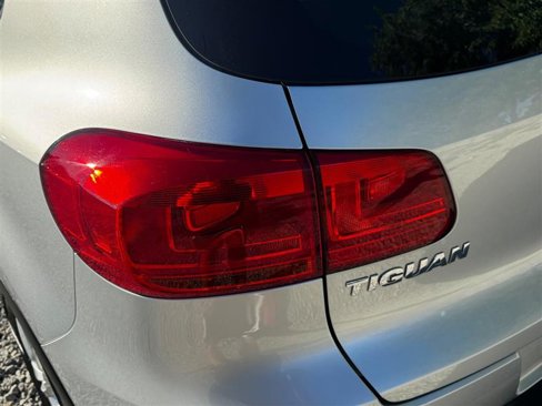 Used 2013 Volkswagen Tiguan S image 18