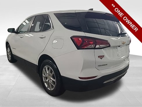 Used 2023 Chevrolet Equinox LT w/ Driver Convenience Package image 3