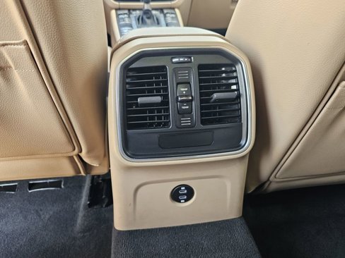 Certified 2021 Porsche Macan image 27