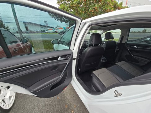 Used 2015 Volkswagen Golf SEL image 17
