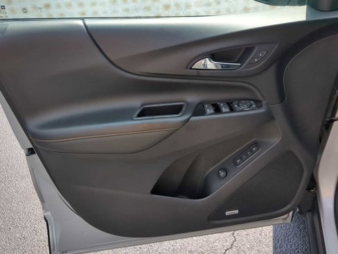 Used 2022 Chevrolet Equinox Premier image 11