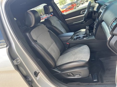 Used 2017 Ford Explorer XLT w/ Equipment Group 202A image 24