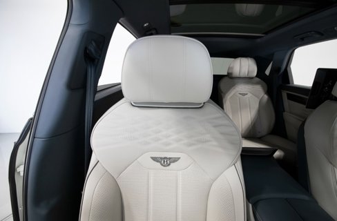 Used 2023 Bentley Bentayga Extended Wheelbase image 65