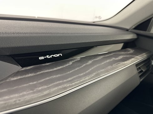 Used 2023 Audi e-tron Premium Plus w/ Premium Plus Package image 19