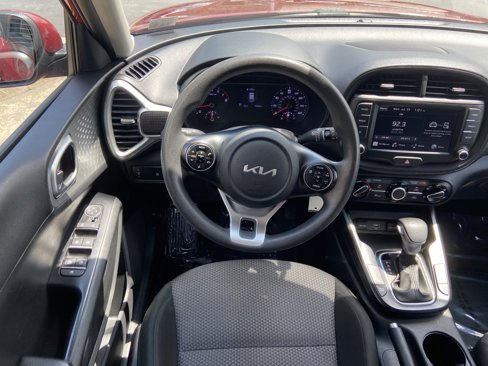 Used 2022 Kia Soul LX image 8