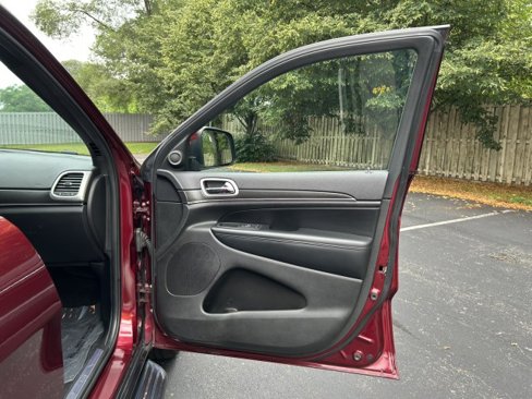 Used 2018 Jeep Grand Cherokee Limited image 30