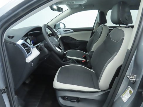 Certified 2025 Volkswagen Taos SE w/ Black Wheel Package image 20