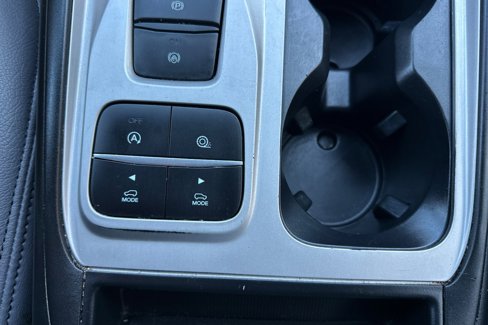 Used 2020 Ford Explorer XLT image 40
