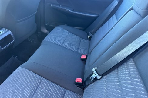 Used 2017 Toyota Camry LE image 5
