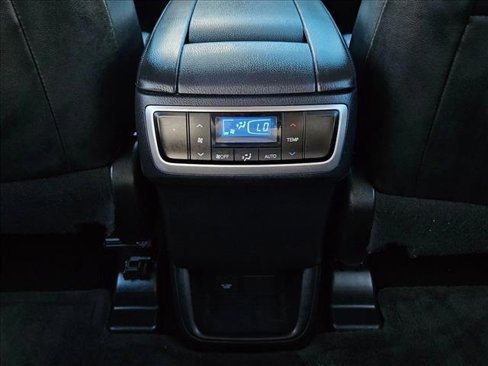 Used 2018 Toyota Highlander XLE image 18