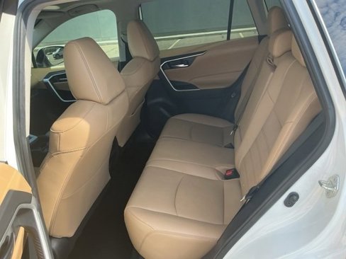 Used 2021 Toyota RAV4 XLE Premium image 13