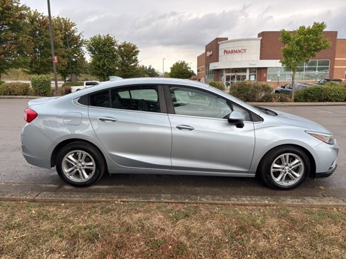 Used 2017 Chevrolet Cruze LT image 4