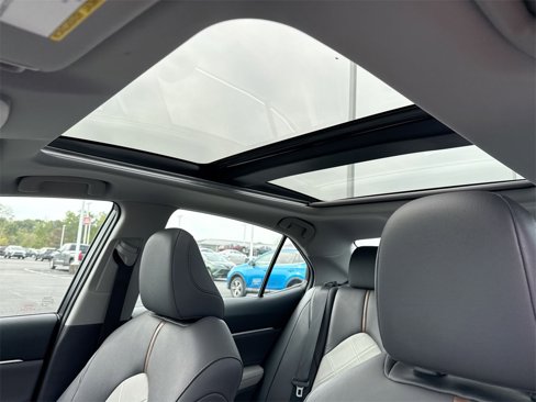 Used 2018 Toyota Camry XLE image 28