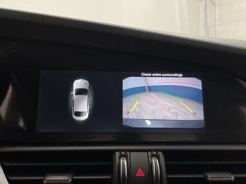Used 2018 Alfa Romeo Giulia AWD image 9