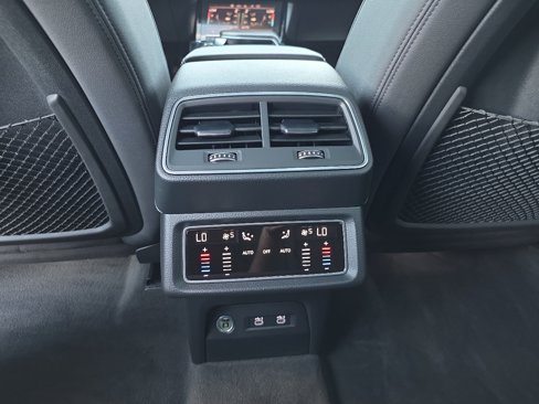 Used 2021 Audi e-tron Premium w/ Convenience Plus Package image 57