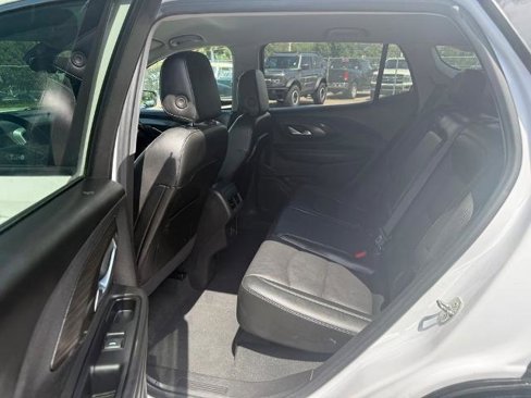 Used 2023 GMC Terrain SLT image 18