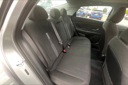 Used 2021 Hyundai Elantra SEL w/ Convenience + Premium Package image 25