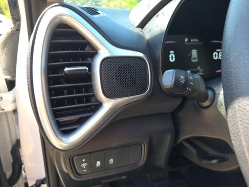 Used 2025 Kia Soul LX w/ LX Technology Package image 12