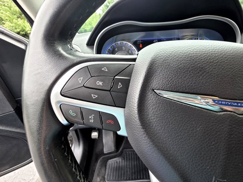 Used 2016 Chrysler 300 Limited image 20