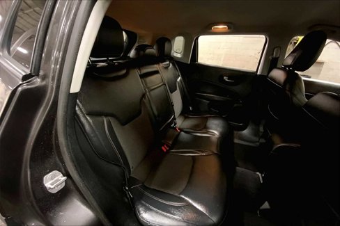 Used 2017 Jeep Compass Latitude w/ Cold Weather Group image 19