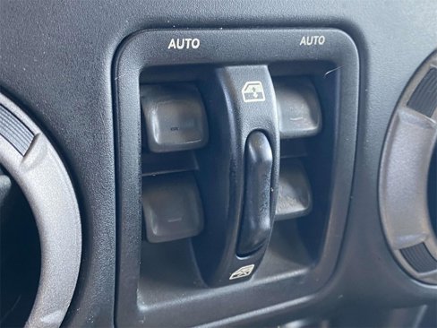 Used 2013 Jeep Wrangler Unlimited Sahara image 34