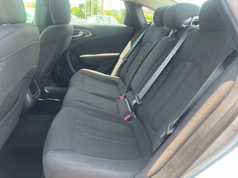 Used 2016 Chrysler 200 Limited image 12