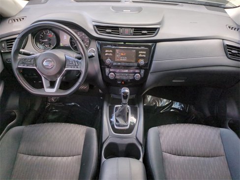 Used 2017 Nissan Rogue SV image 16