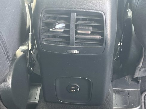 Used 2022 Ford Escape SE image 17