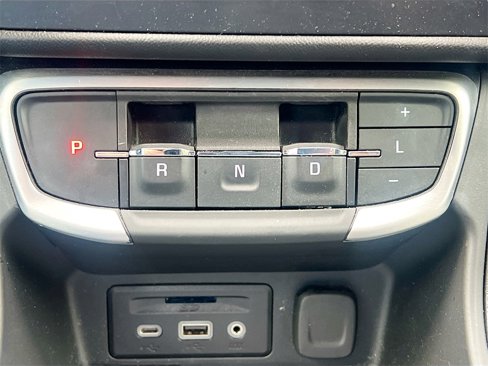 Used 2024 GMC Terrain SLT image 19