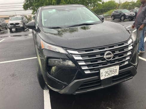 Used 2024 Nissan Rogue SV image 2