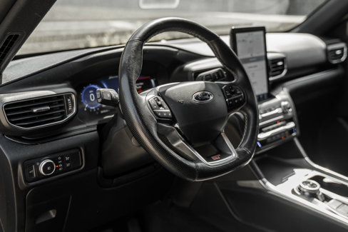 Used 2020 Ford Explorer ST w/ Premium Technology Package image 9