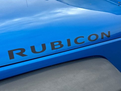 Used 2015 Jeep Wrangler Unlimited Rubicon w/ Connectivity Group image 5