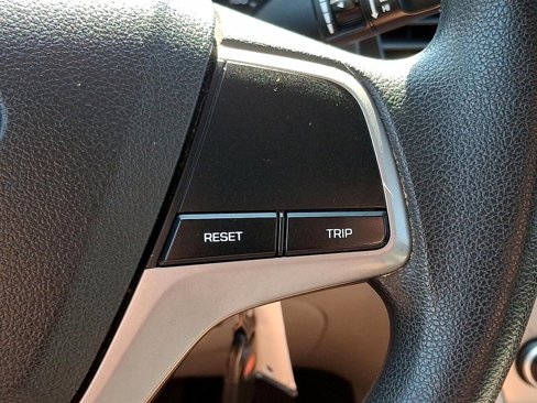 Used 2017 Hyundai Elantra SE image 23