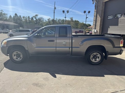Used 2007 Mitsubishi Raider LS image 6