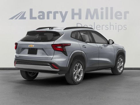 Used 2024 Chevrolet Trax LT w/ Driver Confidence Package image 2