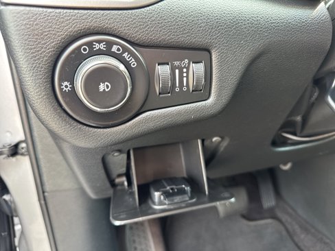 Used 2019 Jeep Cherokee Latitude Plus image 42