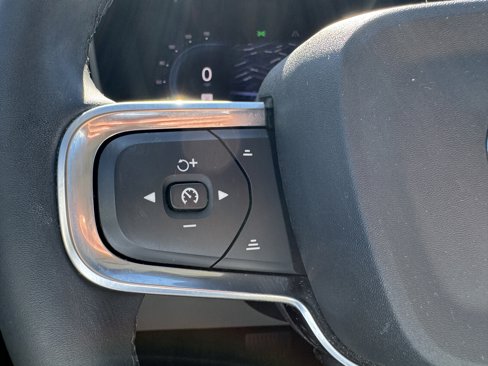 Certified 2024 Volvo XC40 B5 Plus image 30
