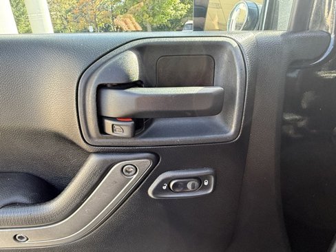 Used 2013 Jeep Wrangler Unlimited Sport image 14
