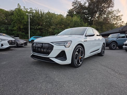 Used 2022 Audi e-tron Premium Plus w/ Premium Plus Package image 2