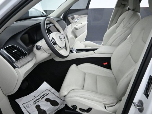 Certified 2024 Volvo XC90 B6 Ultimate w/ Protection Package Premier image 13