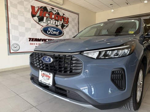 Used 2024 Ford Escape Active w/ Cold Weather Package image 2