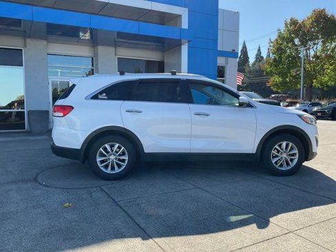 Used 2016 Kia Sorento LX w/ LX Convenience Package image 8