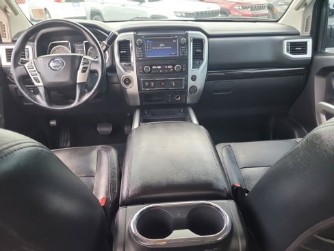 Used 2018 Nissan Titan SV w/ Chrome Package image 11