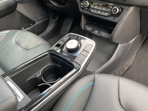 Used 2022 Kia Niro EX Premium w/ Cold Weather Package image 37