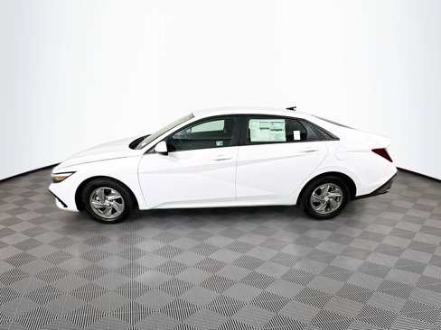 Certified 2025 Hyundai Elantra SE image 8