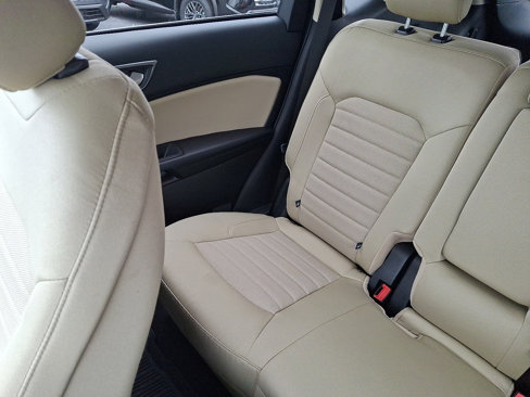 Used 2022 Ford Edge SE w/ Cargo Accessory Package image 18