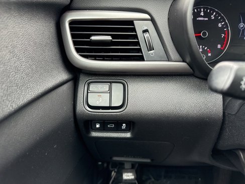 Used 2018 Kia Optima LX image 20