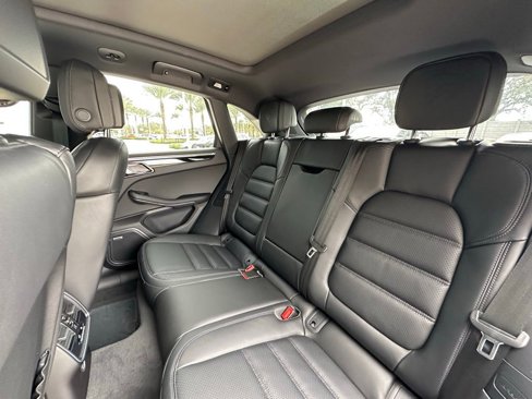 Used 2025 Porsche Macan image 28