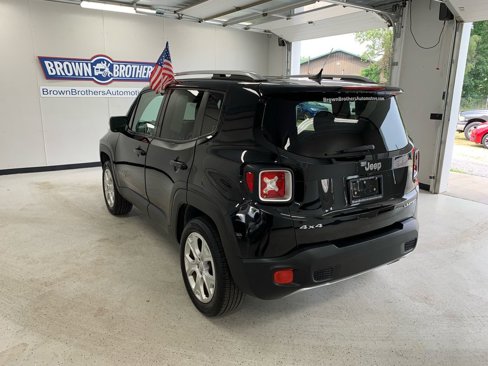 Used 2017 Jeep Renegade Limited image 4